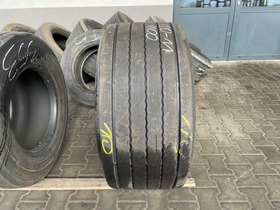 Opony używane do ciężarówki 435/50R19.5 BIEŻNIKOWANA TYP CONTINENTAL CONTI HYBRID HT3 /10-11mm Opony używane do ciężarówki 435/50R19.5 BIEŻNIKOWANA TYP CONTINENTAL CONTI HYBRID HT3 /10-11mm