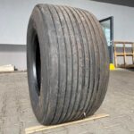 Opona używana do ciężarówki 435/50R19.5 BIEŻNIKOWANA NACZEPA MEGA / 8-9mm