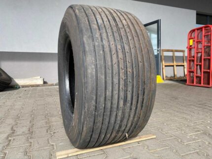  Opona używana do ciężarówki 435/50R19.5 BIEŻNIKOWANA NACZEPA MEGA / 8-9mm