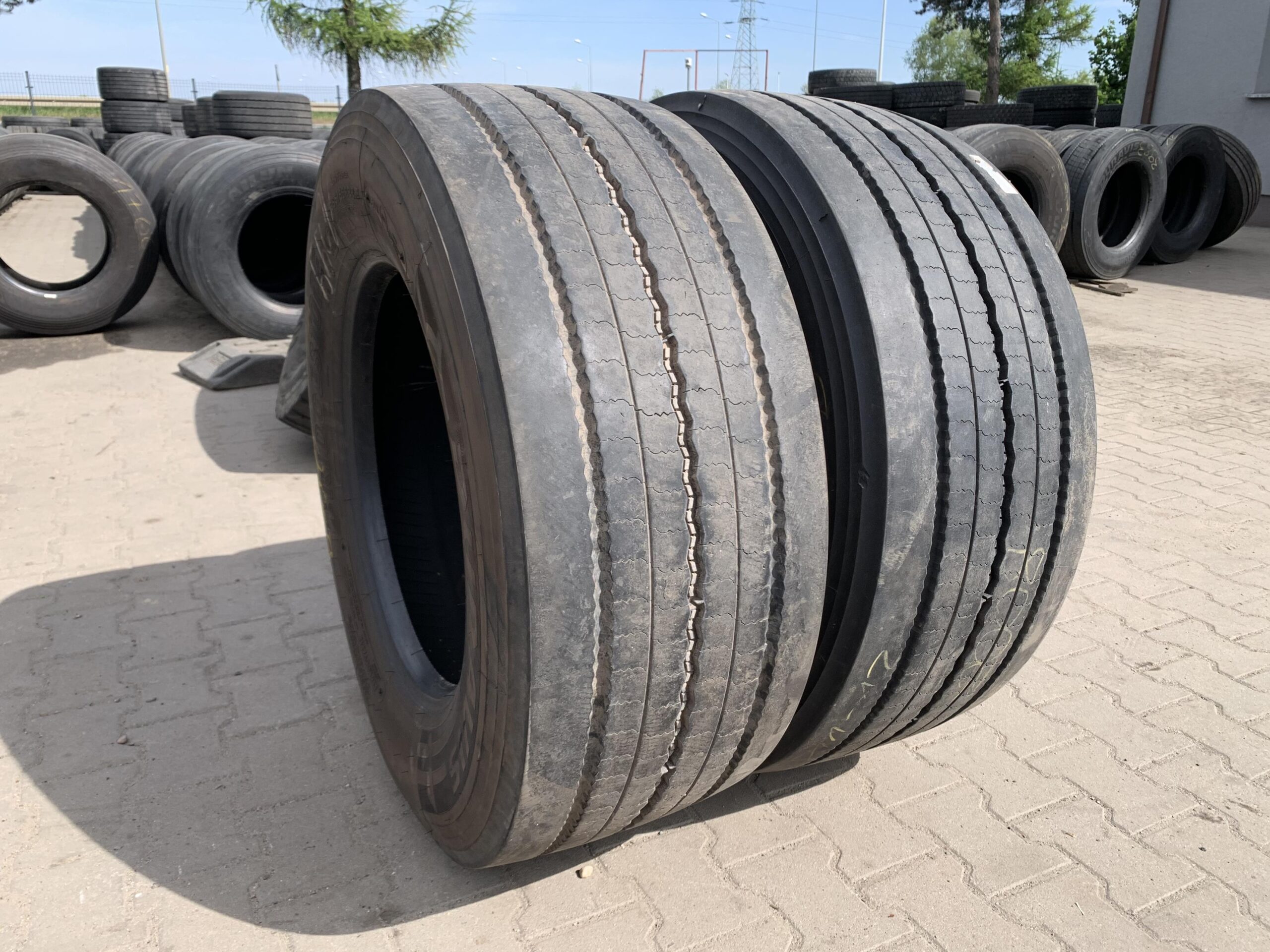 Opony ciężarowe 385/55R22.5 BRIDGESTONE DURAVIS R-STEER 002 / 11-12mm Opony ciężarowe 385/55R22.5 BRIDGESTONE DURAVIS R-STEER 002 / 11-12mm