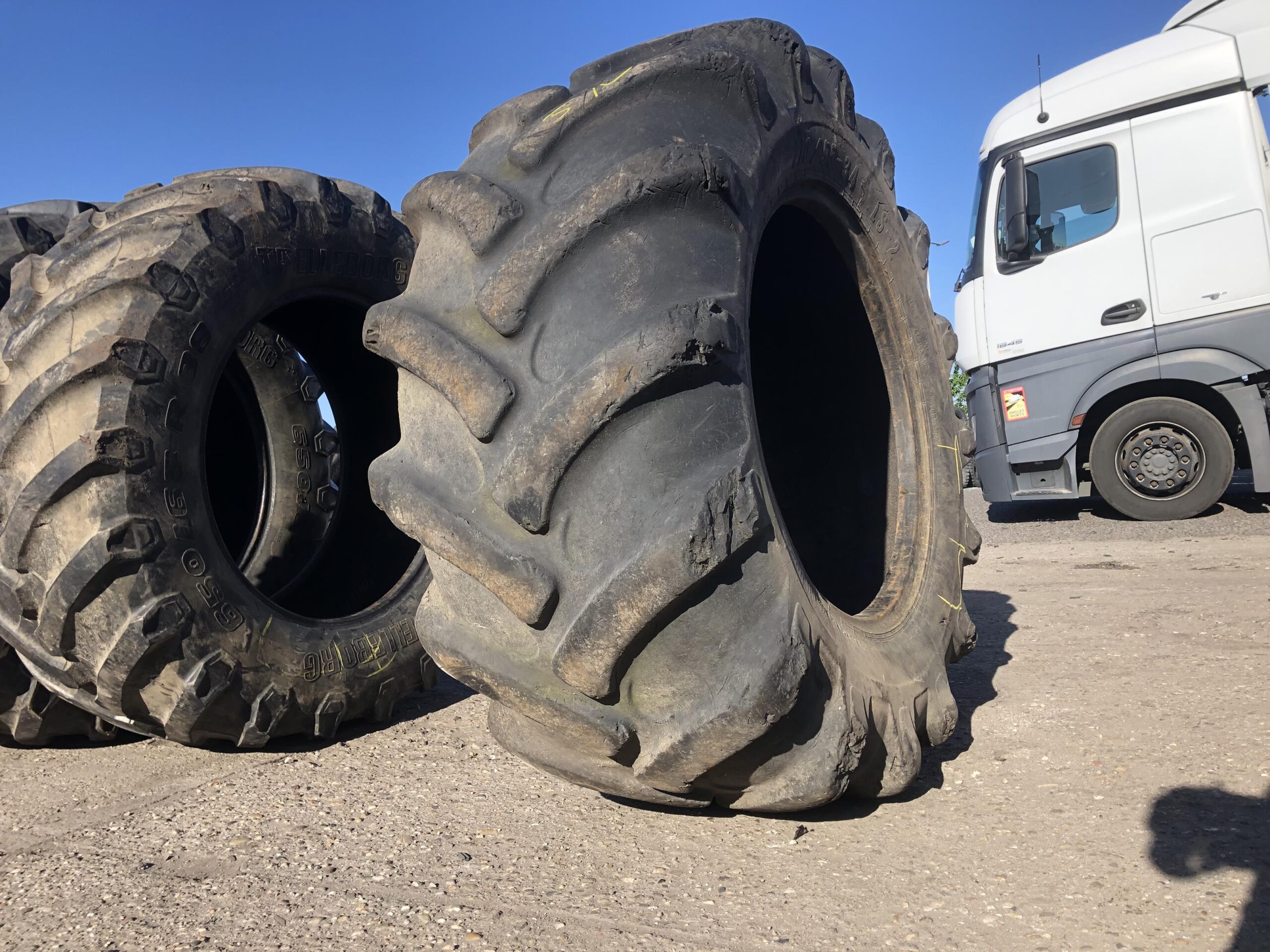 Opona do maszyn rolniczych 710/55-34 TRELLEBORG TWIN 422 / 60% bieżnika Opona do maszyn rolniczych 710/55-34 TRELLEBORG TWIN 422 / 60% bieżnika