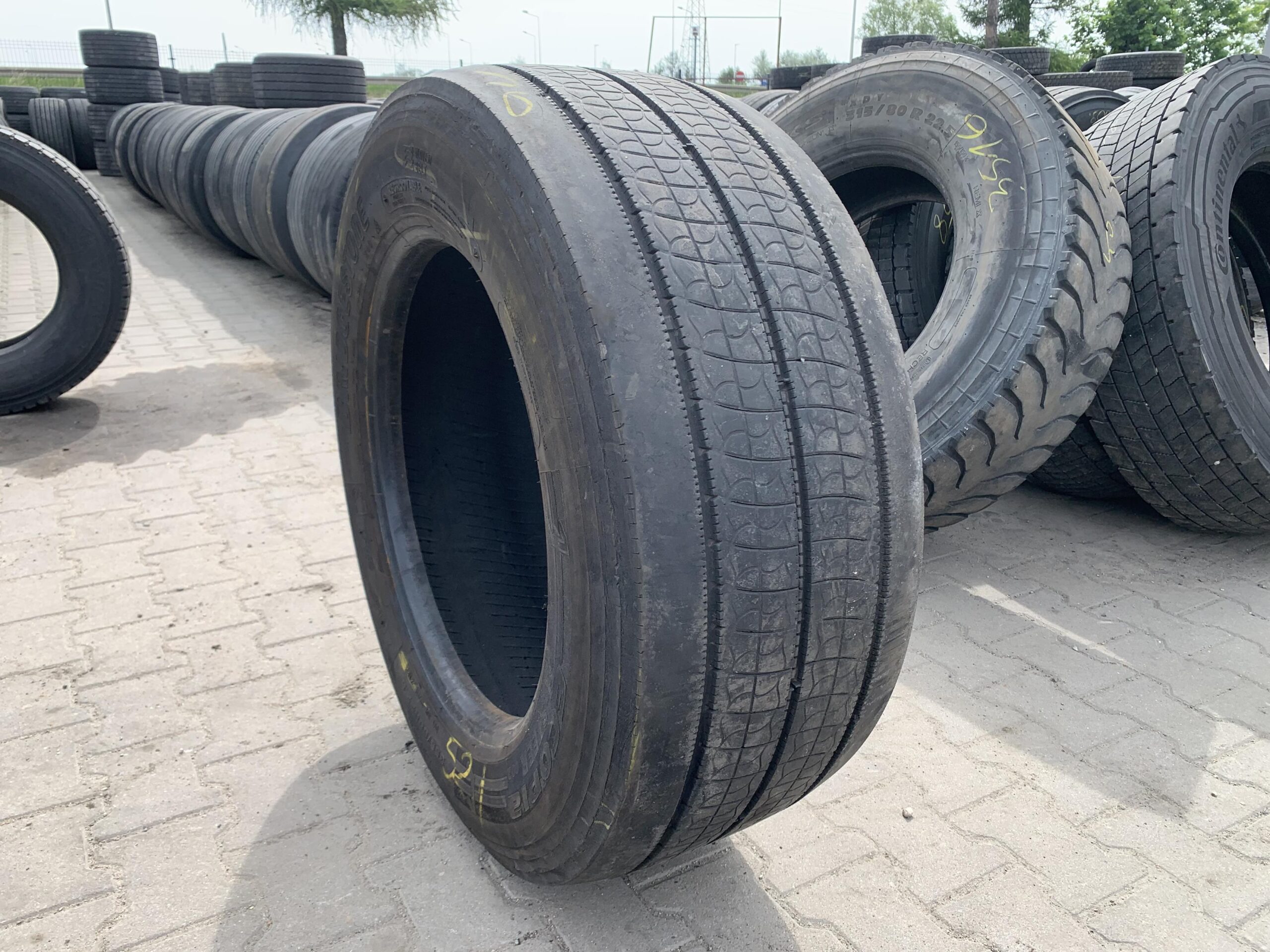 Opona ciężarowa 355/50R22.5 BRIDGESTONE ECOPIA H-STEER 002 / 7-8mm Opona ciężarowa 355/50R22.5 BRIDGESTONE ECOPIA H-STEER 002 / 7-8mm