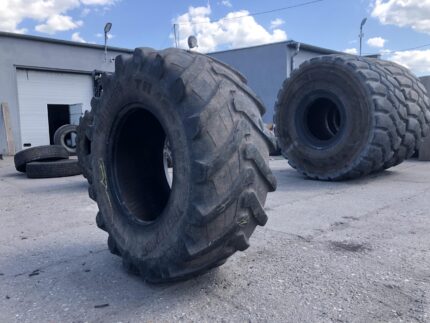 Opona rolnicza i przemysłowa 500/70R24 19L24 TRELLEBORG TH400 AGRO /