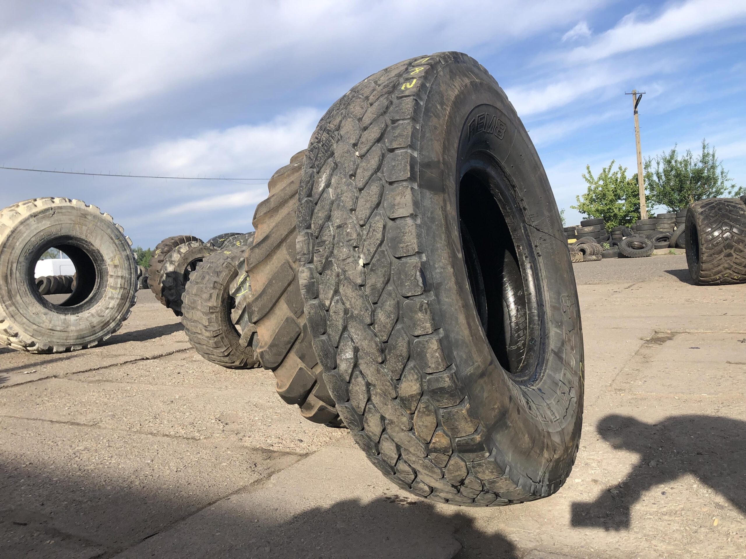 Opona przemysłowa 385/95R25 14.00R25 DOUBLE COIN REM8 / 70% bieżnika Opona przemysłowa 385/95R25 14.00R25 DOUBLE COIN REM8 / 70% bieżnika