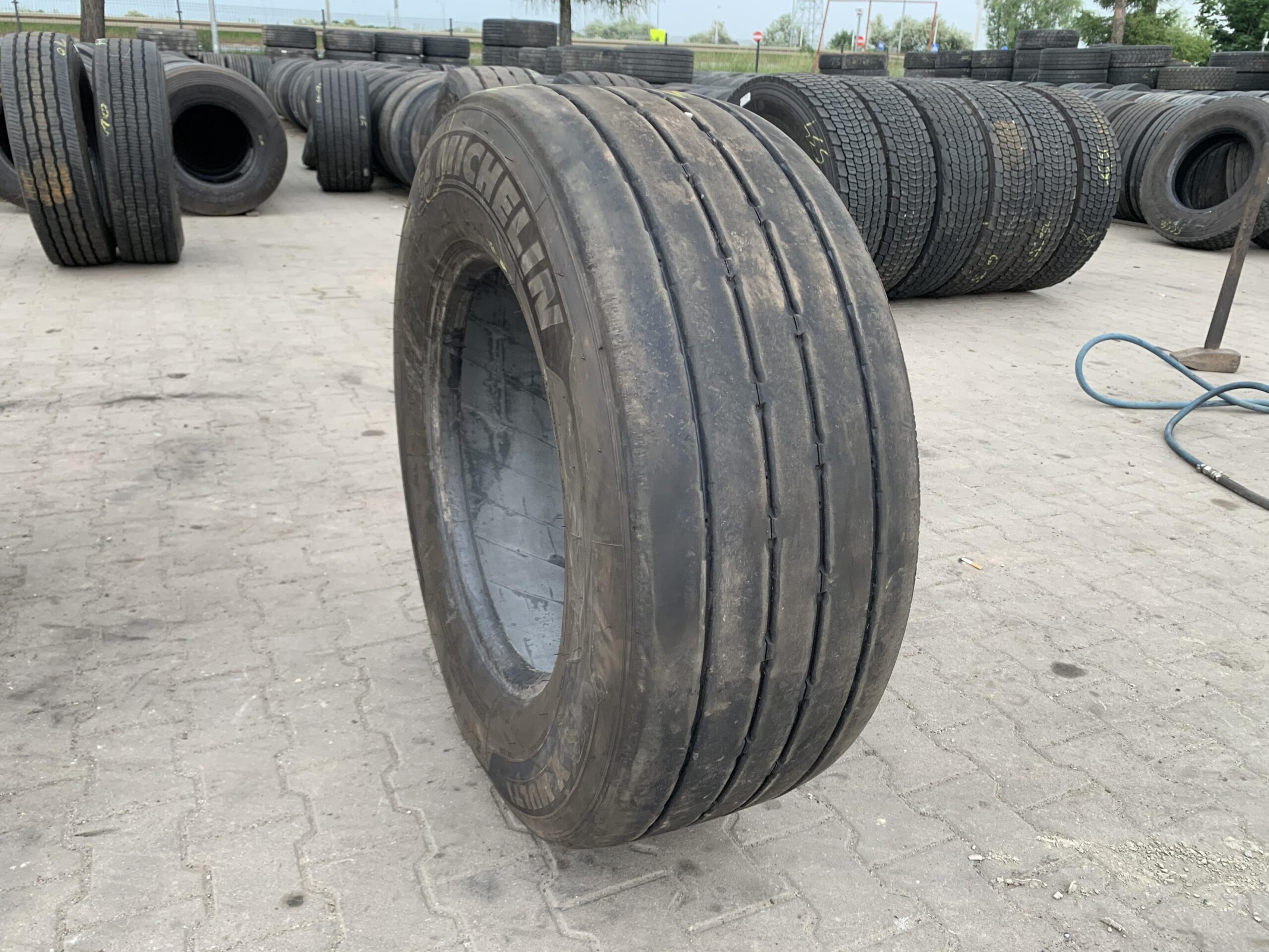 Opona ciężarowa używana 385.55R22.5 MICHELIN X MULTI T2 EVOLUTION / 7-8mm Opona ciężarowa używana 385.55R22.5 MICHELIN X MULTI T2 EVOLUTION / 7-8mm