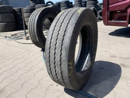  Opona ciężarowa używana 205/65R17.5 MICHELIN XTE2 / 9-10mm