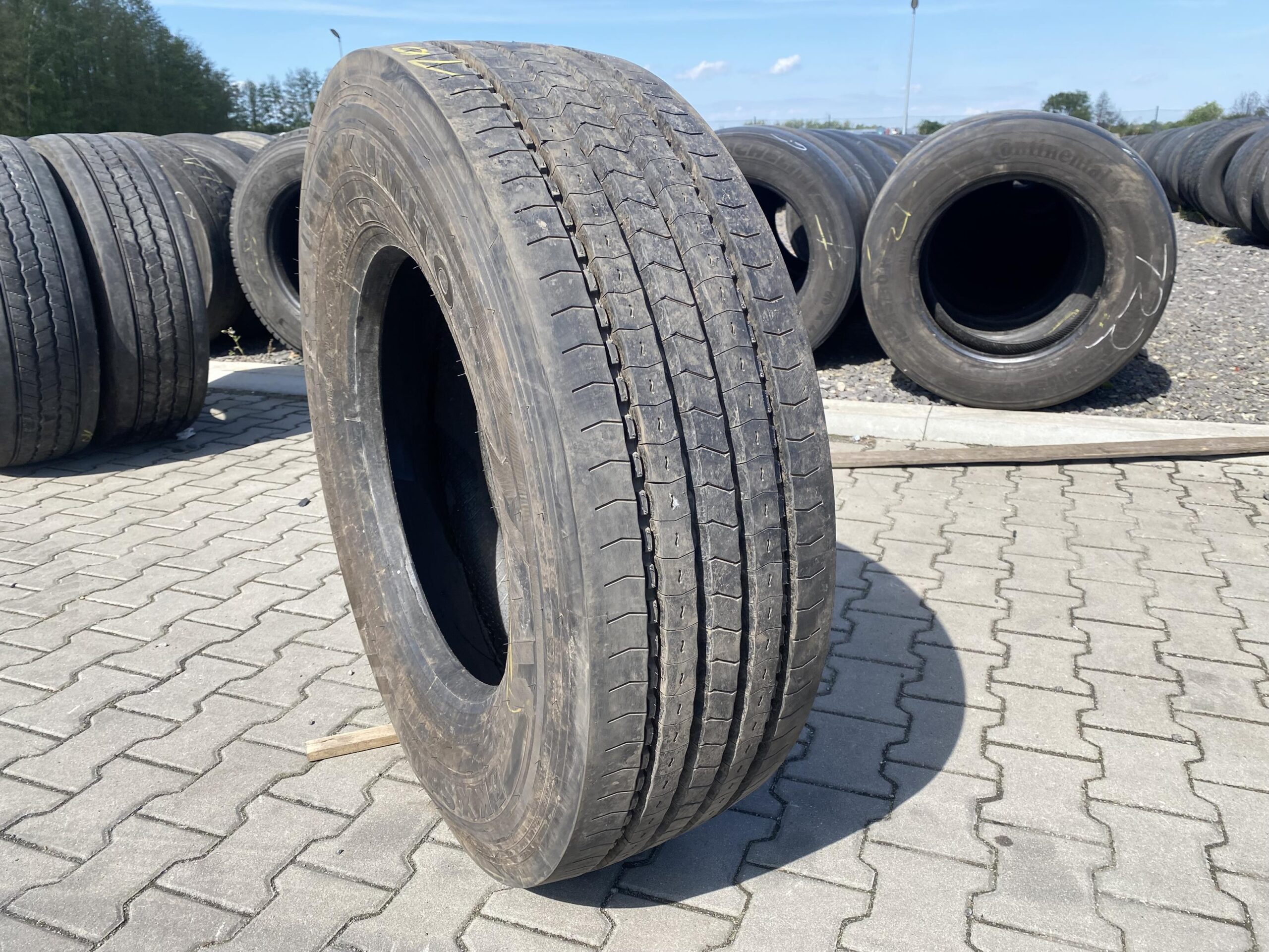 Opona ciężarowa 315/70R22.5 KUMHO KXS10 / 95% Bieżnika Opona ciężarowa 315/70R22.5 KUMHO KXS10 / 95% Bieżnika