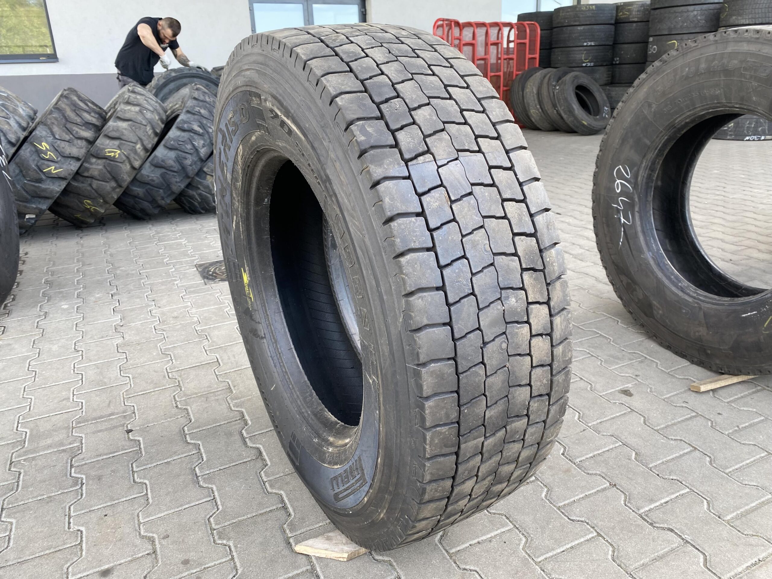 Opona ciężarowa 315/70R22.5 PIRELLI ITINERIS D DRIVE 90 SERIES / 10-14mm Opona ciężarowa 315/70R22.5 PIRELLI ITINERIS D DRIVE 90 SERIES / 10-14mm