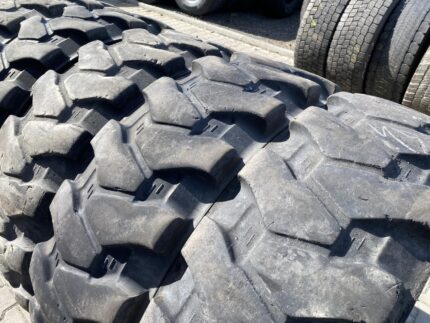 Opona przemysłowa do koparek 290/90-20 LIEBHERR EXCAVATOR EM-22 / 30-40% bieżnika