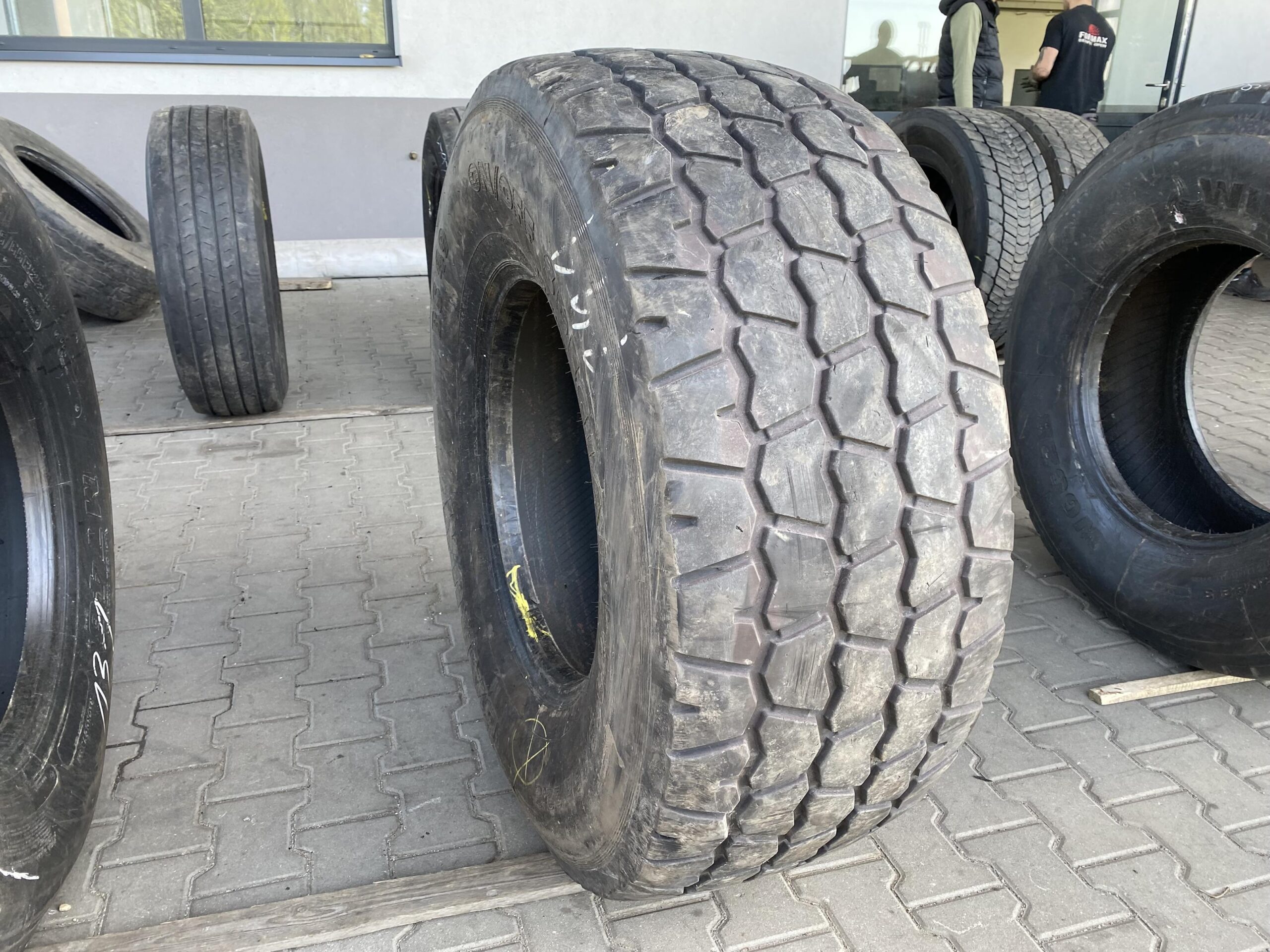 Opona ciężarowa 425/65R22.5 BARUM BS49 ON/OFF SPECIAL / 9-12mm Opona ciężarowa 425/65R22.5 BARUM BS49 ON/OFF SPECIAL / 9-12mm