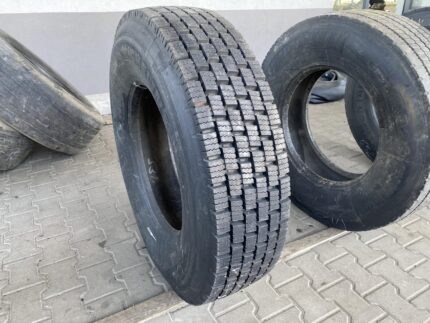  Opona ciężarowa  295/80R22.5 BIEŻNIKOWANA TYP KOSTKA / 100% Bieżnika