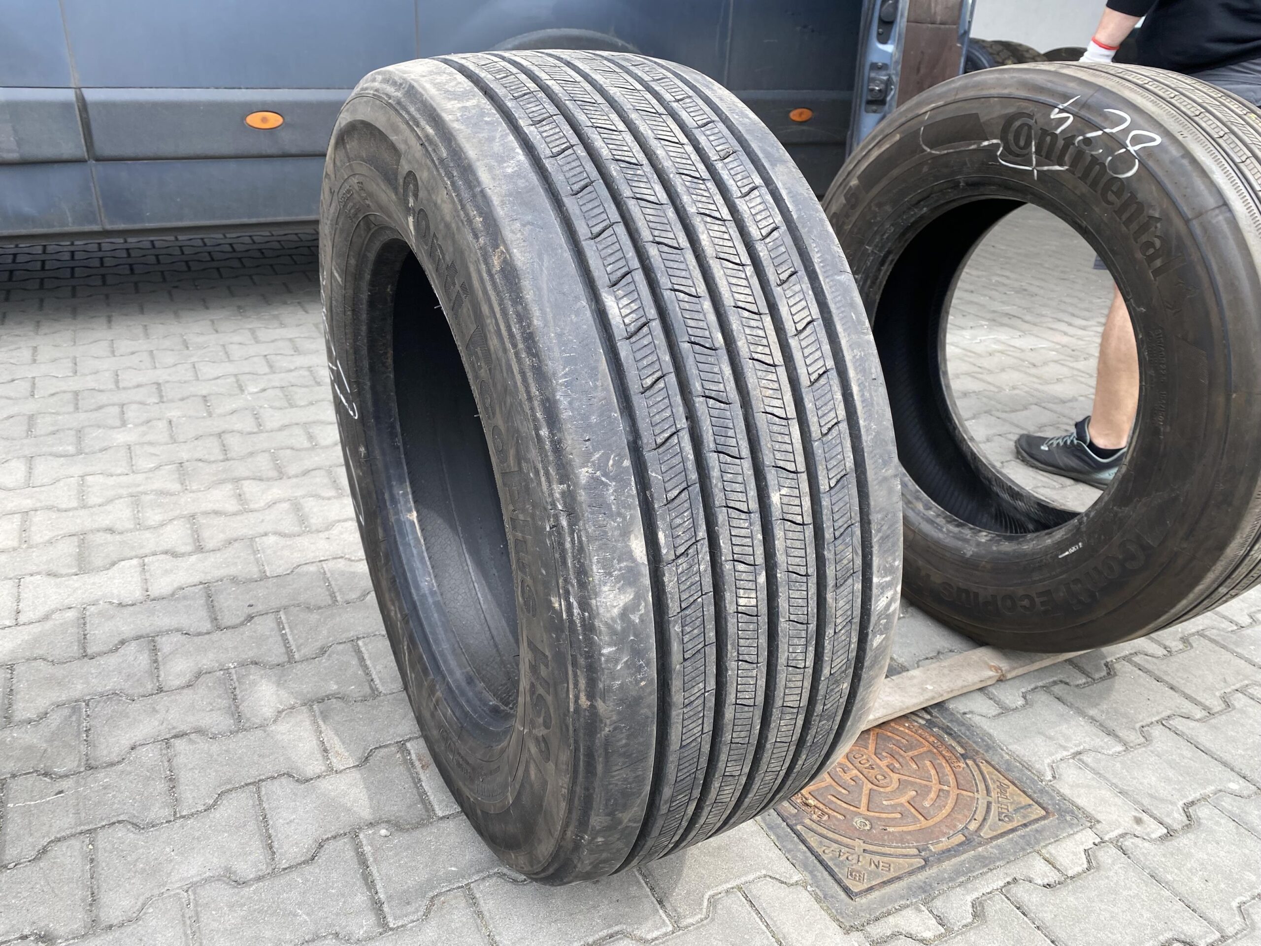 Opona ciężarowa 355/50R22.5 CONTINENTAL CONTI ECOPLUS HS3 / 11-12mm Opona ciężarowa 355/50R22.5 CONTINENTAL CONTI ECOPLUS HS3 / 11-12mm