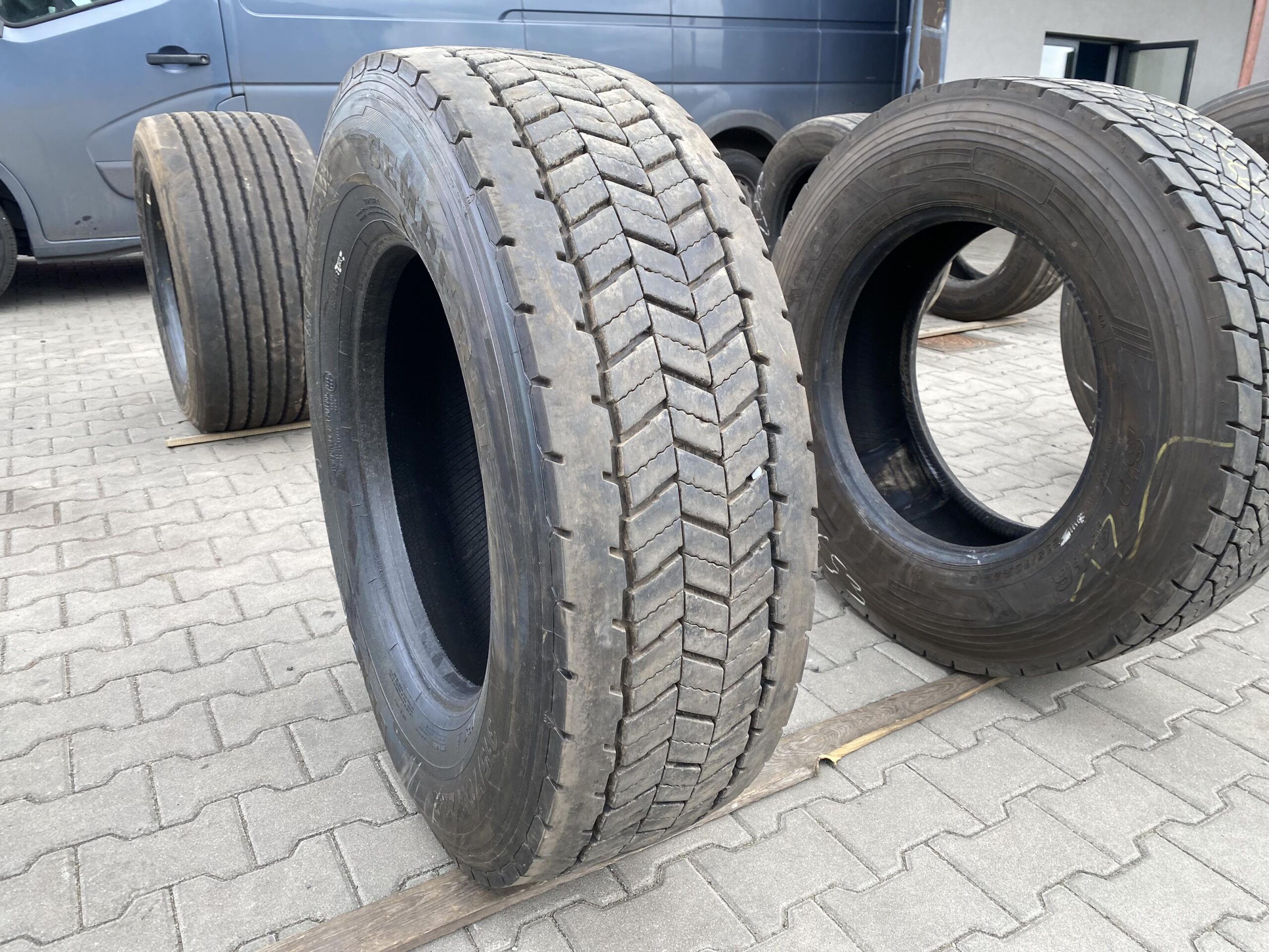 Opona ciężarowa 315/70R22.5 SEMPERIT RUNNER D2 / 12-14mm Opona ciężarowa 315/70R22.5 SEMPERIT RUNNER D2 / 12-14mm