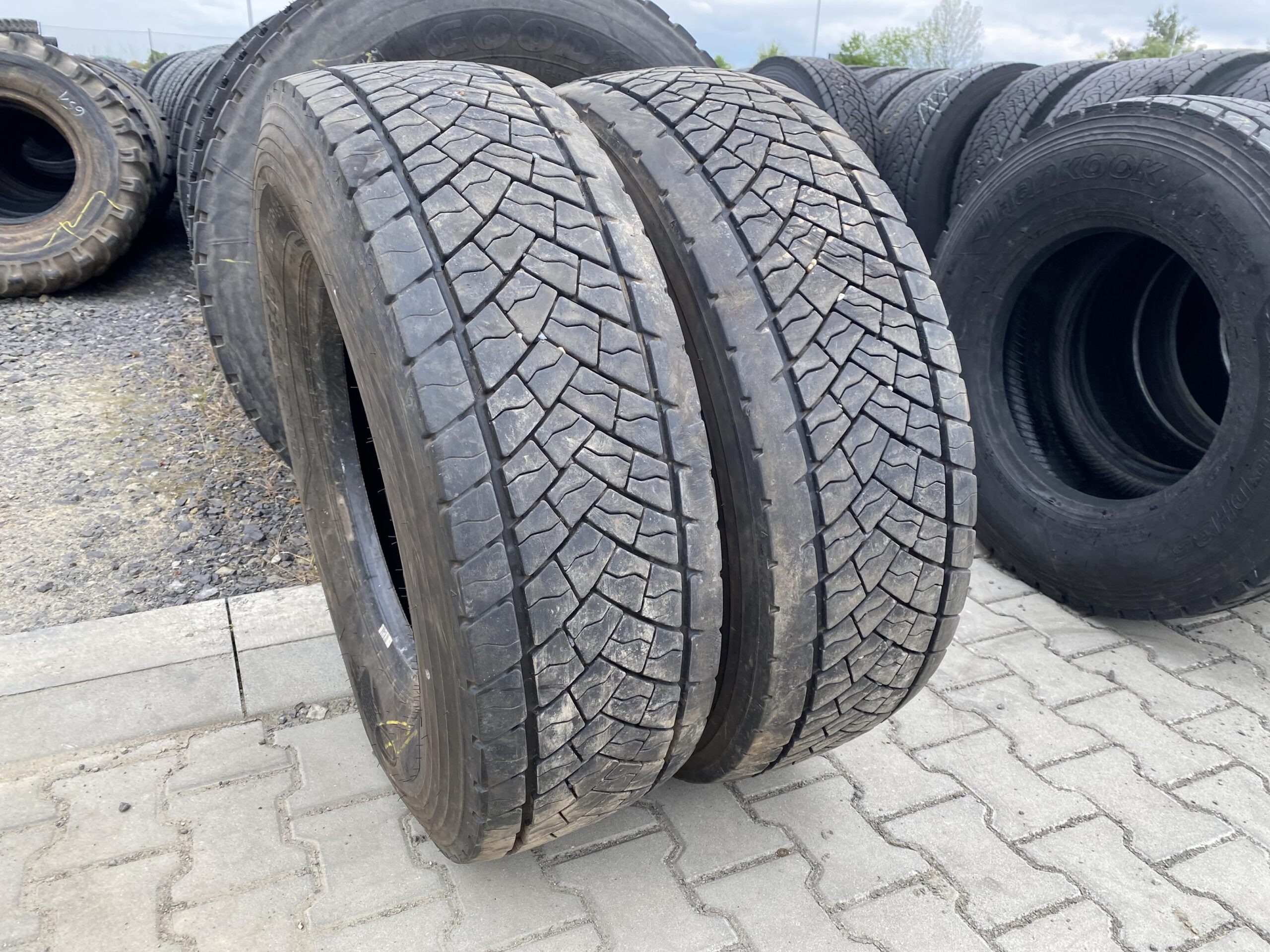 Opony ciężarowe 305/70R19.5 GOODYEAR KMAX D / 10-12mm Opony ciężarowe 305/70R19.5 GOODYEAR KMAX D / 10-12mm