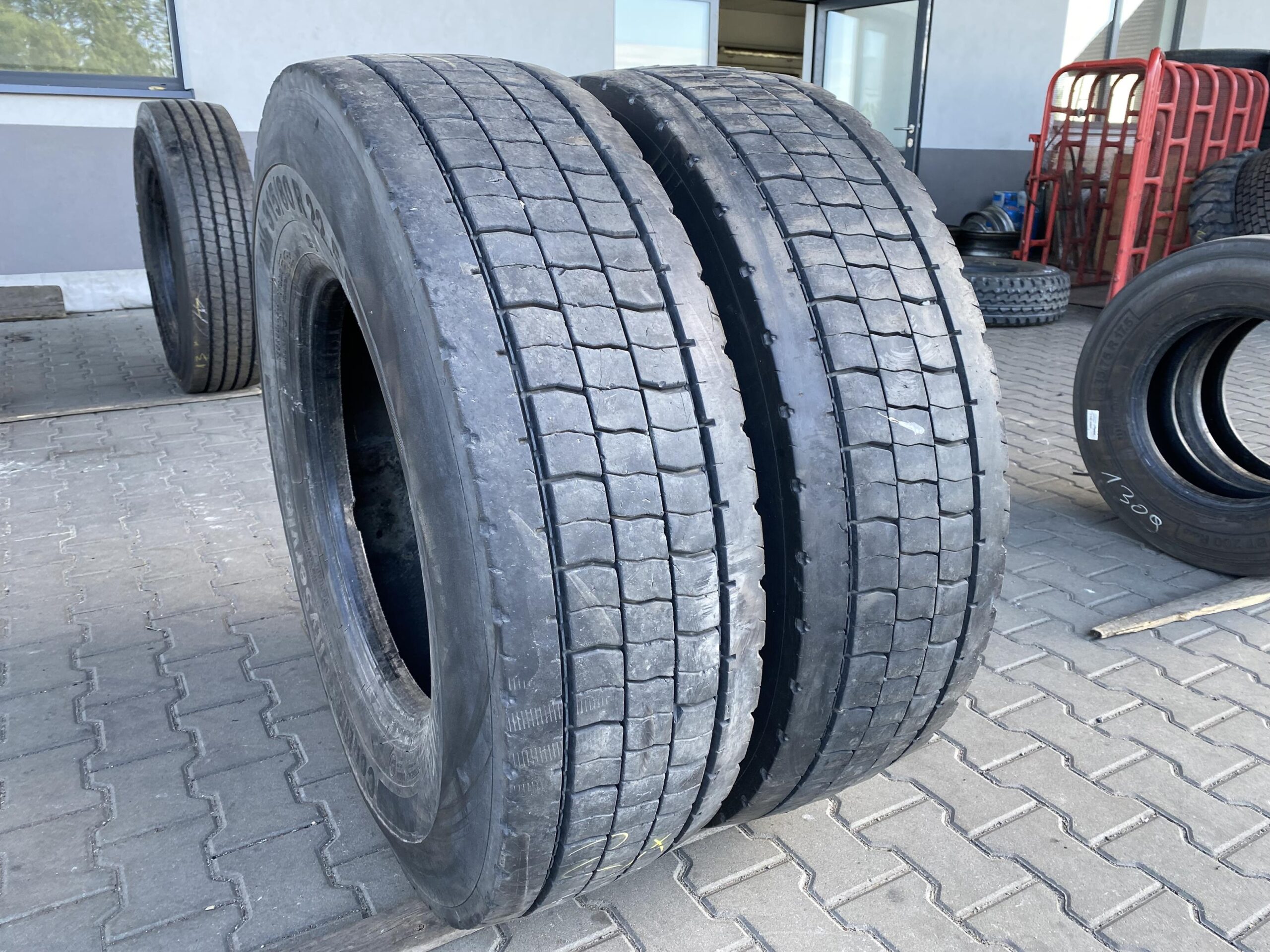 Opony ciężarowe używana 315/80R22.5 CONTINENTAL CONTI CITYSERVICE HD3 / 10-12mm Opony ciężarowe używana 315/80R22.5 CONTINENTAL CONTI CITYSERVICE HD3 / 10-12mm