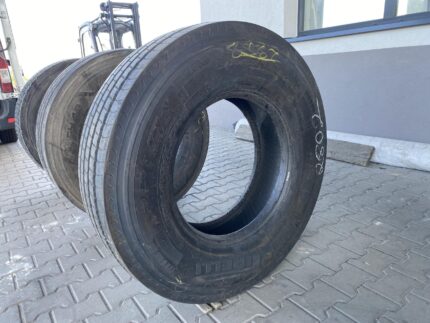 Opona ciężarowa używana 315/80R22.5 PIRELLI FR:01 TRIATHLON / 16-17mm