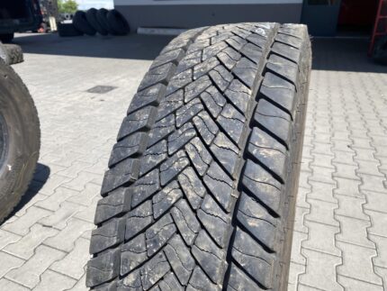 Opona ciężarowa używana 275/70R22.5 GOODYEAR KMAX D / 15-16mm