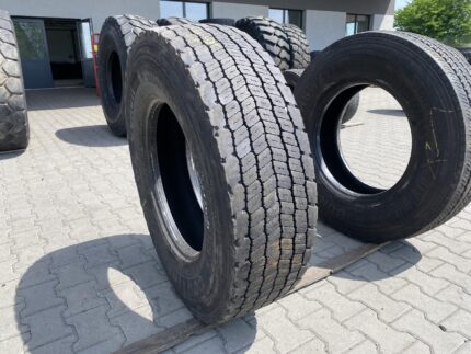  Opona ciężarowa używana 295/80R22.5 CONTINENTAL HDW2 COACH / 10-13mm