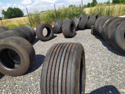 Opona ciężarowa  445/45R19.5 BIEŻNIKOWANA TYP KRAIBURG / 100% BIEŻNIKA