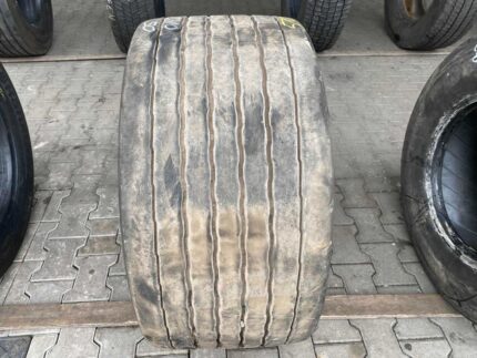 Opona ciężarowa  445/45R19.5 BIEŻNIKOWANA TYP NACZEPA MEGA / 9-10mm
