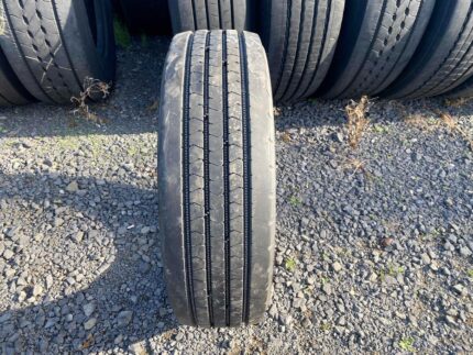 Opona ciężarowa używana 205/65R17.5 BRIDGESTONE R166 / 11-12mm