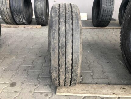 Opona ciężarowa używana 205/65R17.5 GOODYEAR KMAX T / 8-9mm