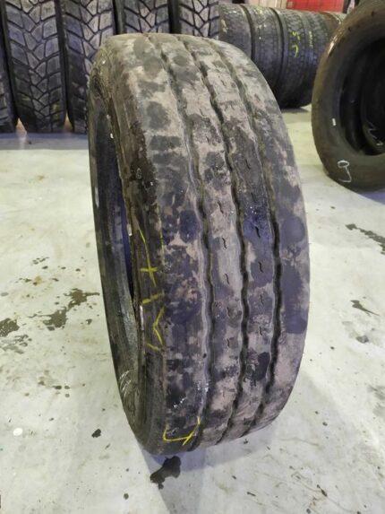  Opona ciężarowa używana 205/65R17.5 GOODYEAR KMAX T / 8-9mm