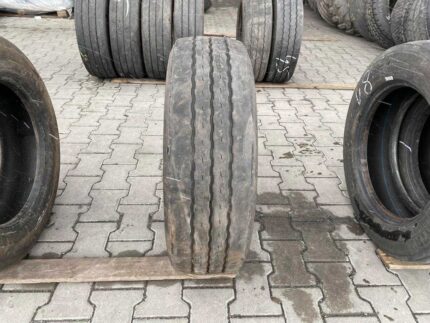  Opona ciężarowa używana 205/65R17.5 GOODYEAR KMAX T / 7-9mm