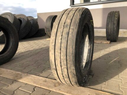  Opona ciężarowa używana 205/65R17.5 MICHELIN XMULTI T2 / 5-6mm