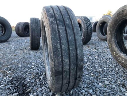  Opona ciężarowa używana 205/65R17.5 MICHELIN XTA2+ / 7-8mm