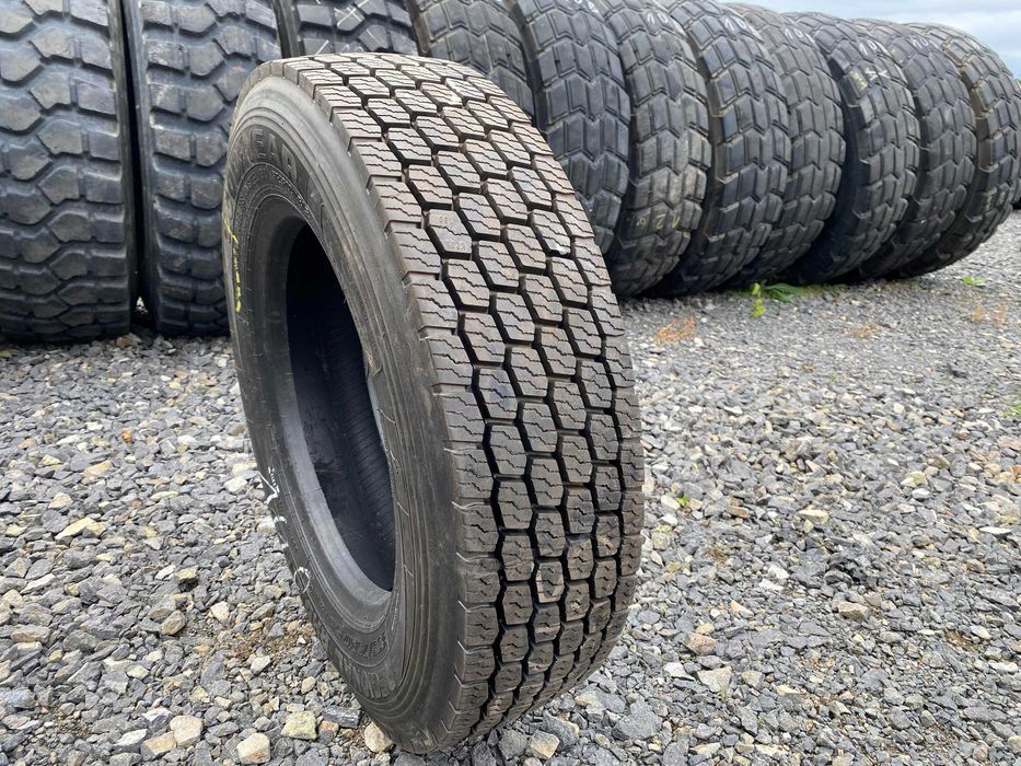 Opona ciężarowa używana 205/75R17.5 BIEŻNIKOWANA TYP KOSTKA Opona ciężarowa używana 205/75R17.5 BIEŻNIKOWANA TYP KOSTKA