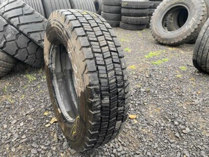  Opona ciężarowa używana 205/75R17.5 MICHELIN XDE2 / 14mm