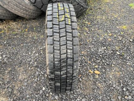 Opona ciężarowa używana 205/75R17.5 MICHELIN XDE2 / 14mm