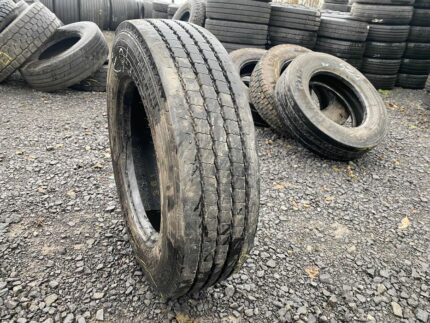 Opona ciężarowa używana 205/75R17.5 PIRELLI FR:01 TRIATHLON / 9-10mm