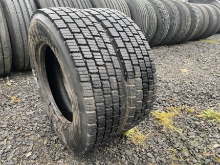  Opony ciężarowe używana 215/75R17.5 BIEŻNIKOWANA TYP KOSTKA / 14-15mm