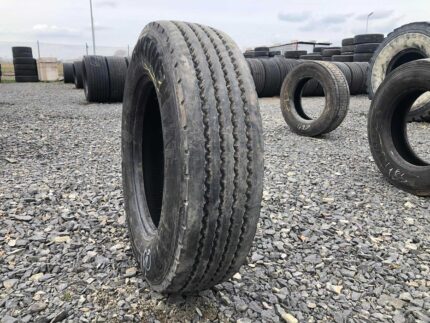  Opona ciężarowa używana 215/75R17.5 CONTINENTAL HTR / 10-11mm