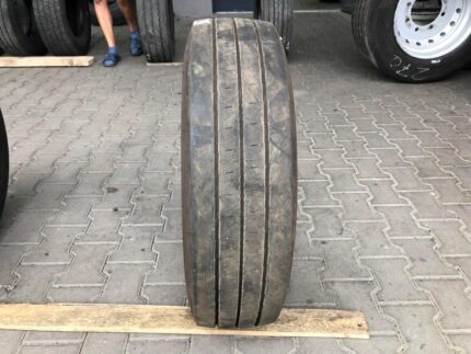  Opona ciężarowa używana 215/75R17.5 DUNLOP SP246 / 8-9mm