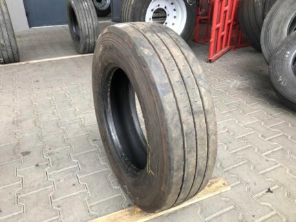 Opona ciężarowa używana 215/75R17.5 DUNLOP SP246 / 8-9mm