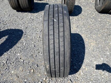 Opona ciężarowa używana 215/75R17.5 DUNLOP SP344 / 9-10mm