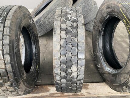  Opona ciężarowa używana 215/75R17.5 FIRESTONE FD611 / 8-9mm
