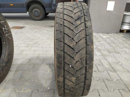 Opona ciężarowa używana 215/75R17.5 GOODYEAR KMAX D / 5-6mm