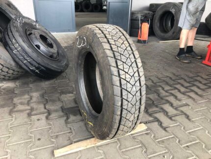 Opona ciężarowa używana 215/75R17.5 GOODYEAR KMAX D / 11-13mm