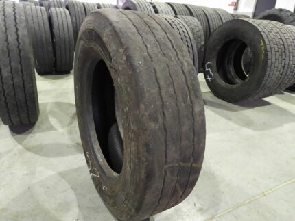  Opona ciężarowa używana 215/75R17.5 GOODYEAR KMAX T / 3-4mm