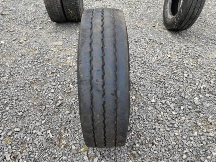 Opona ciężarowa używana 215/75R17.5 HANKOOK SMART FLEX TH31 / 11mm