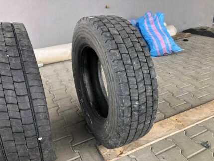 Opony ciężarowe używana 215/75R17.5 MICHELIN XDE2 / 8-10mm