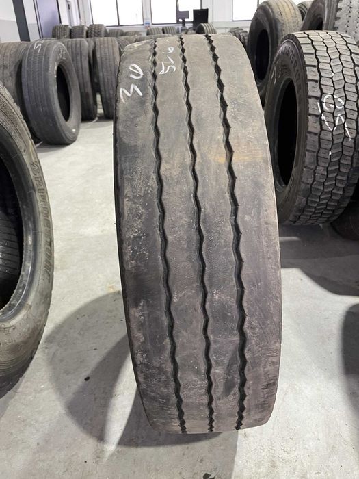 Opona ciężarowa używana 215/75R17.5 BRIDGESTONE R168 / 5-6mm Opona ciężarowa używana 215/75R17.5 BRIDGESTONE R168 / 5-6mm