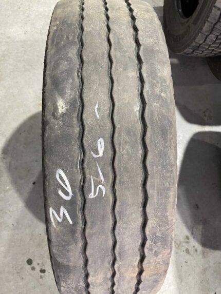 Opona ciężarowa używana 215/75R17.5 BRIDGESTONE R168 / 5-6mm