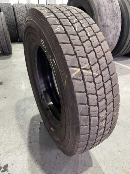  Opona ciężarowa używana 215/75R17.5 BFGOODRICH ROUTE CONTROL D / 9-10mm