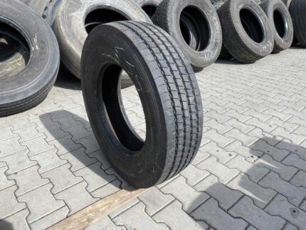 Opona ciężarowa używana 215/75R17.5 PIRELLI FR:01 TRIATHLON / 12mm