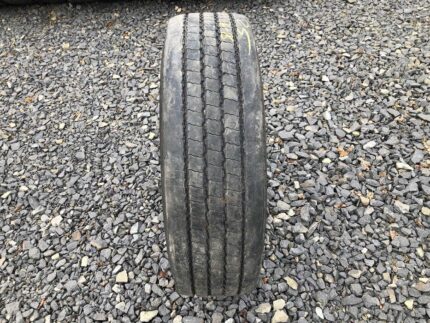 Opona ciężarowa używana 215/75R17.5 PIRELLI FR:01 TRIATHLON / 7-8mm